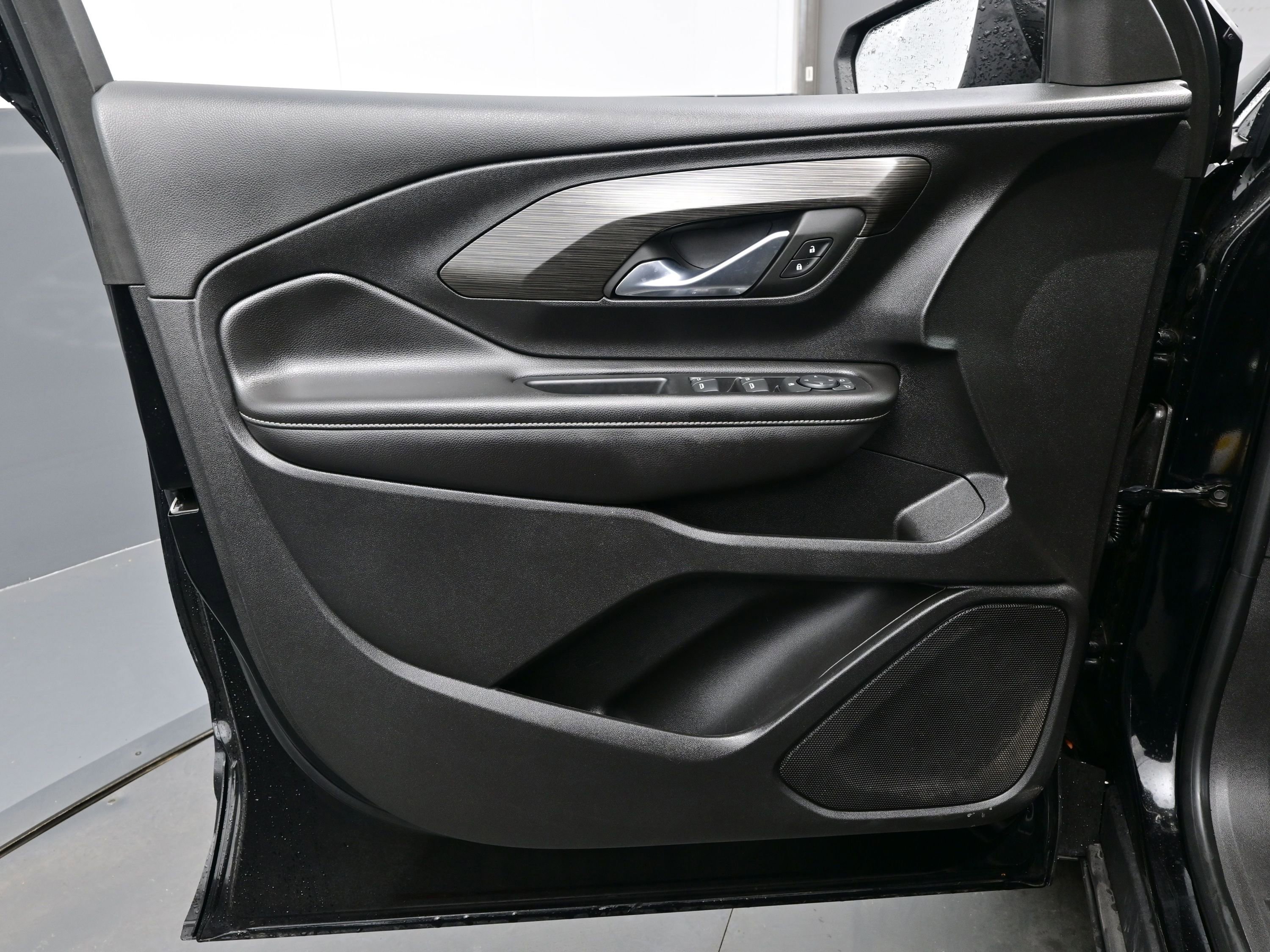 Used 2022 GMC Terrain SLE w/ Driver Convenience Package image 9