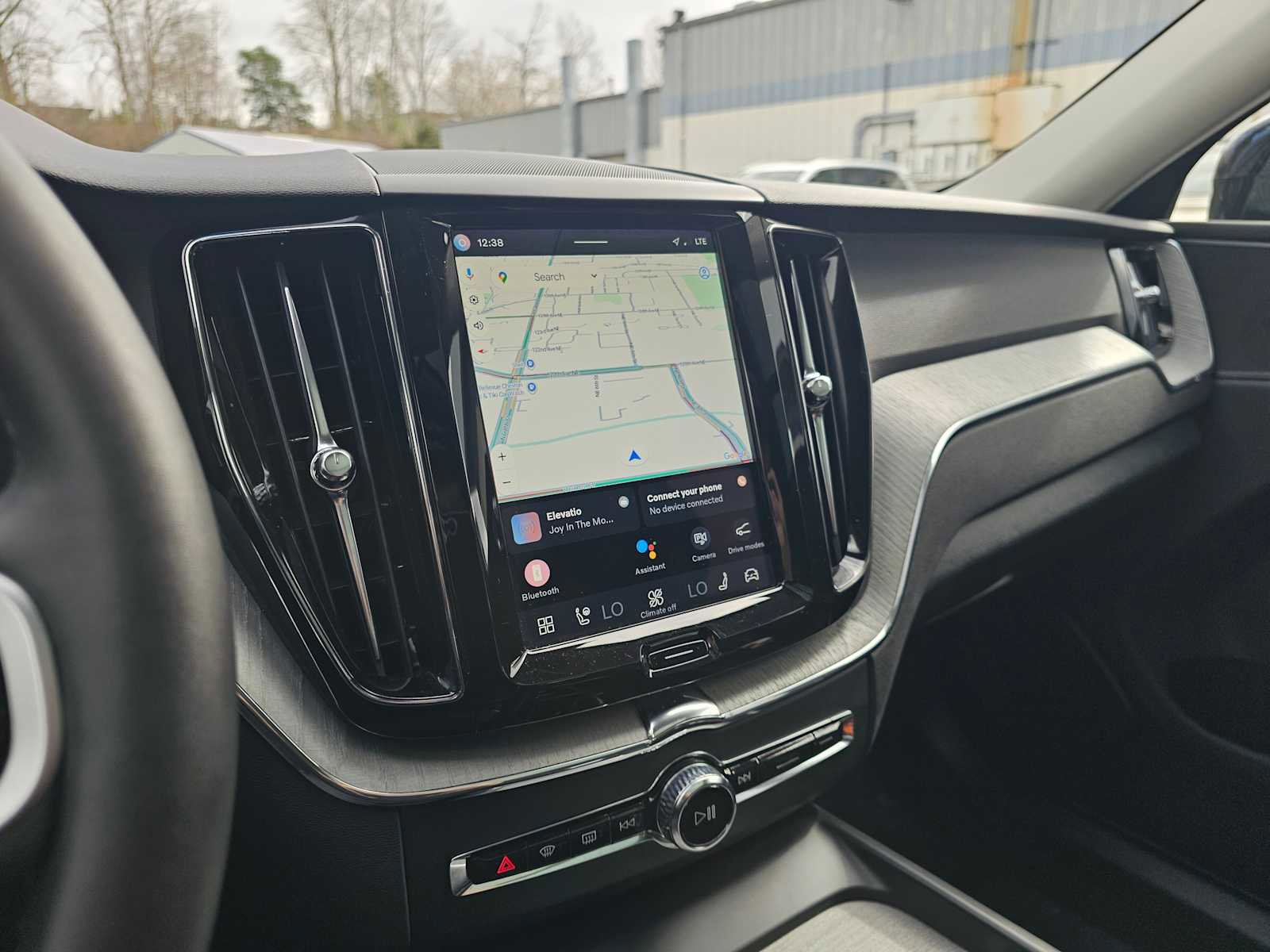 Certified 2025 Volvo XC60 B5 Plus image 28