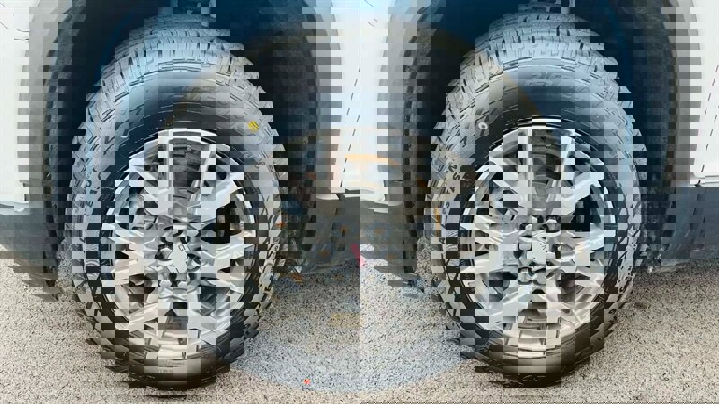 Used 2023 GMC Acadia SLE w/ Driver Convenience Package image 9