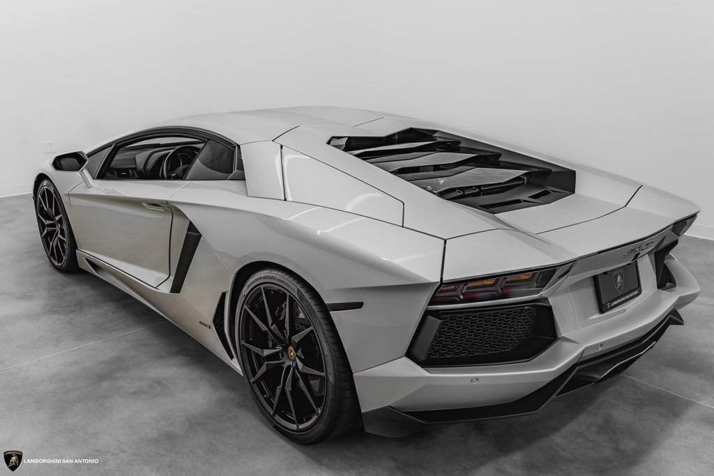 Used 2015 Lamborghini Aventador LP 700-4 image 2