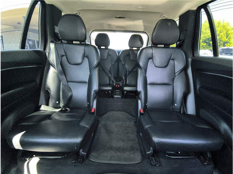 Used 2020 Volvo XC90 T6 Momentum w/ Protection Package Premier AWD/4WD image 8