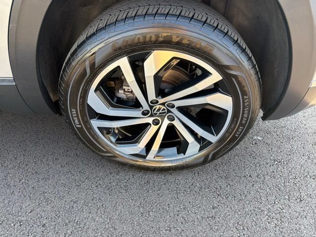 Used 2023 Volkswagen Atlas Cross Sport SEL AWD/4WD image 30