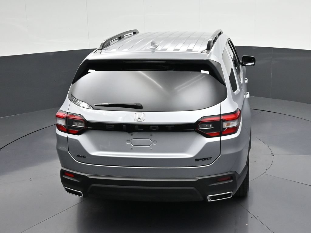 Used 2025 Honda Pilot Sport image 18