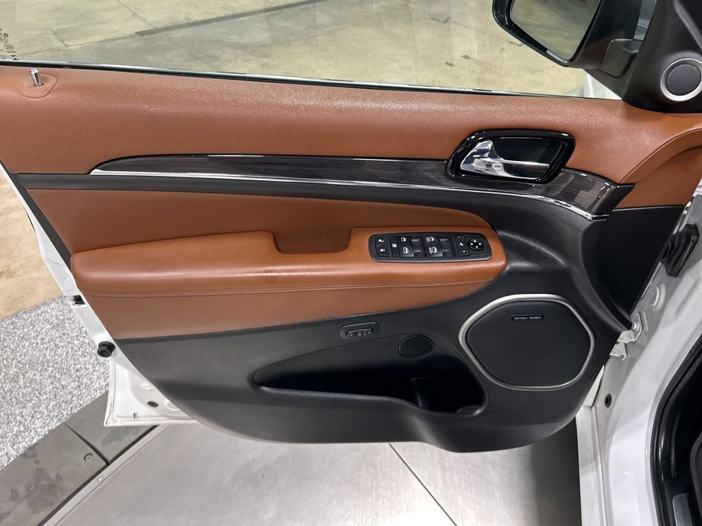 Used 2021 Jeep Grand Cherokee Overland AWD/4WD image 14