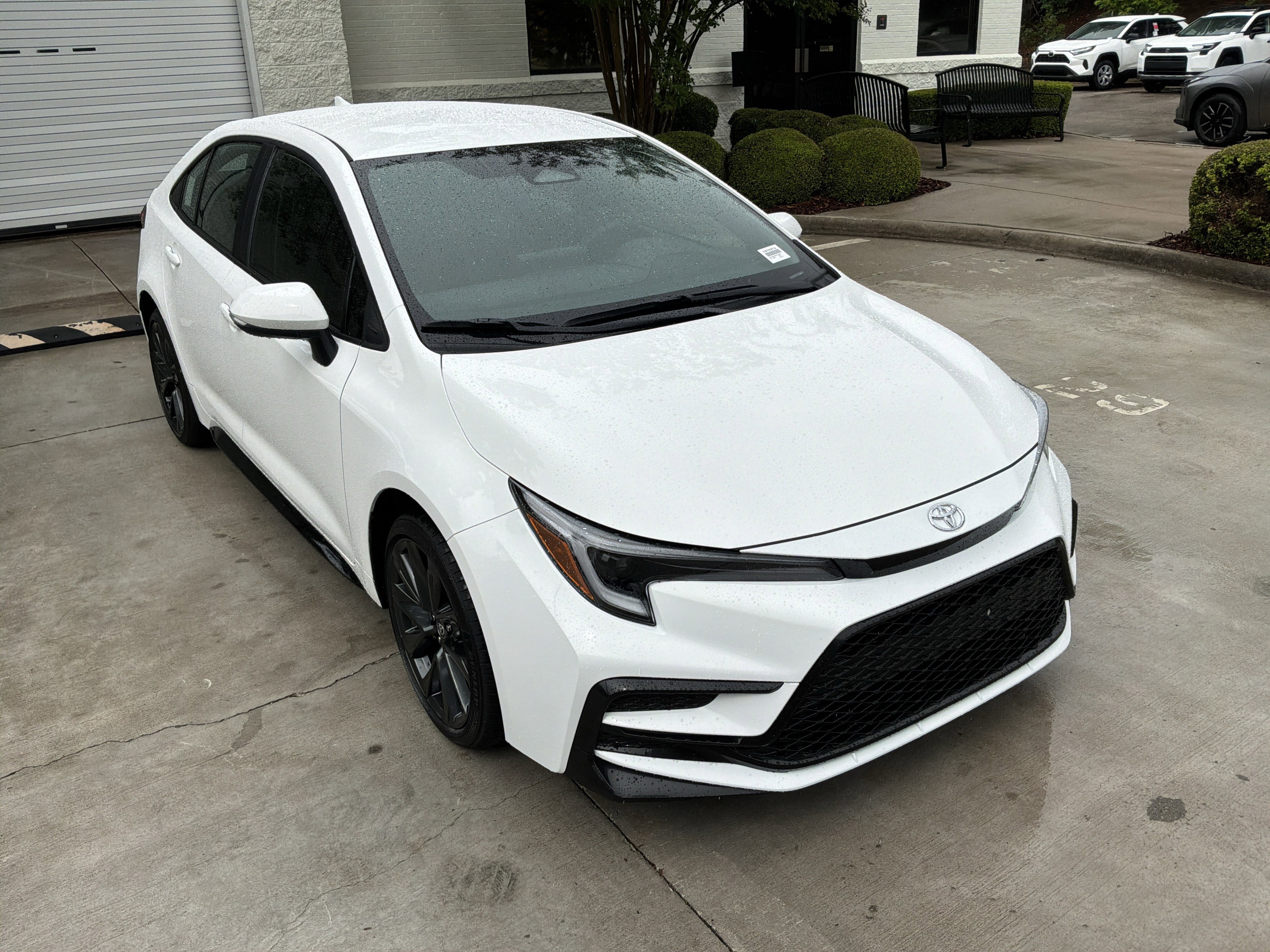 Used 2026 Toyota Corolla SE FWD image 2