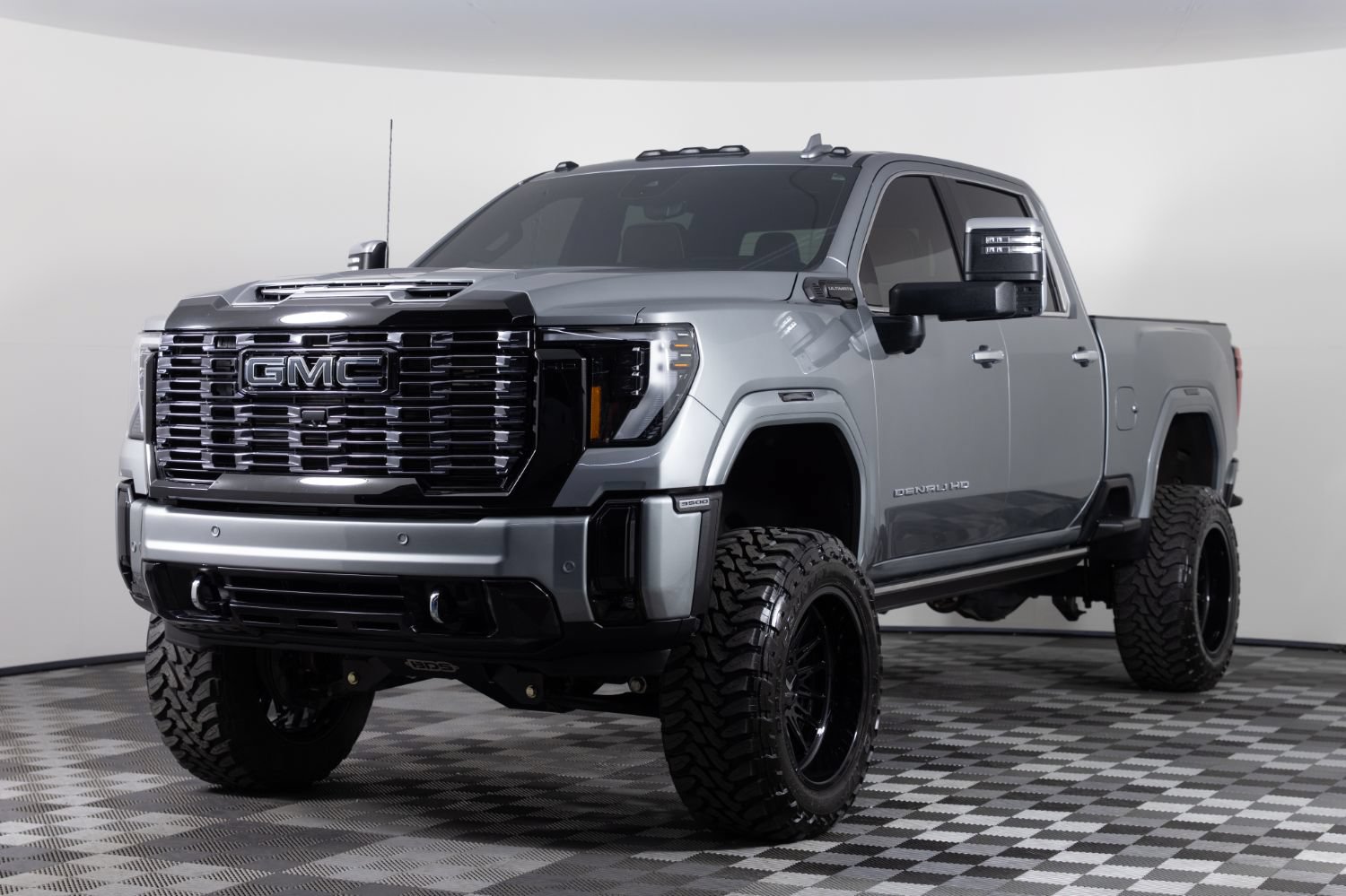 Used 2025 GMC Sierra 3500 Denali Ultimate AWD/4WD image 2