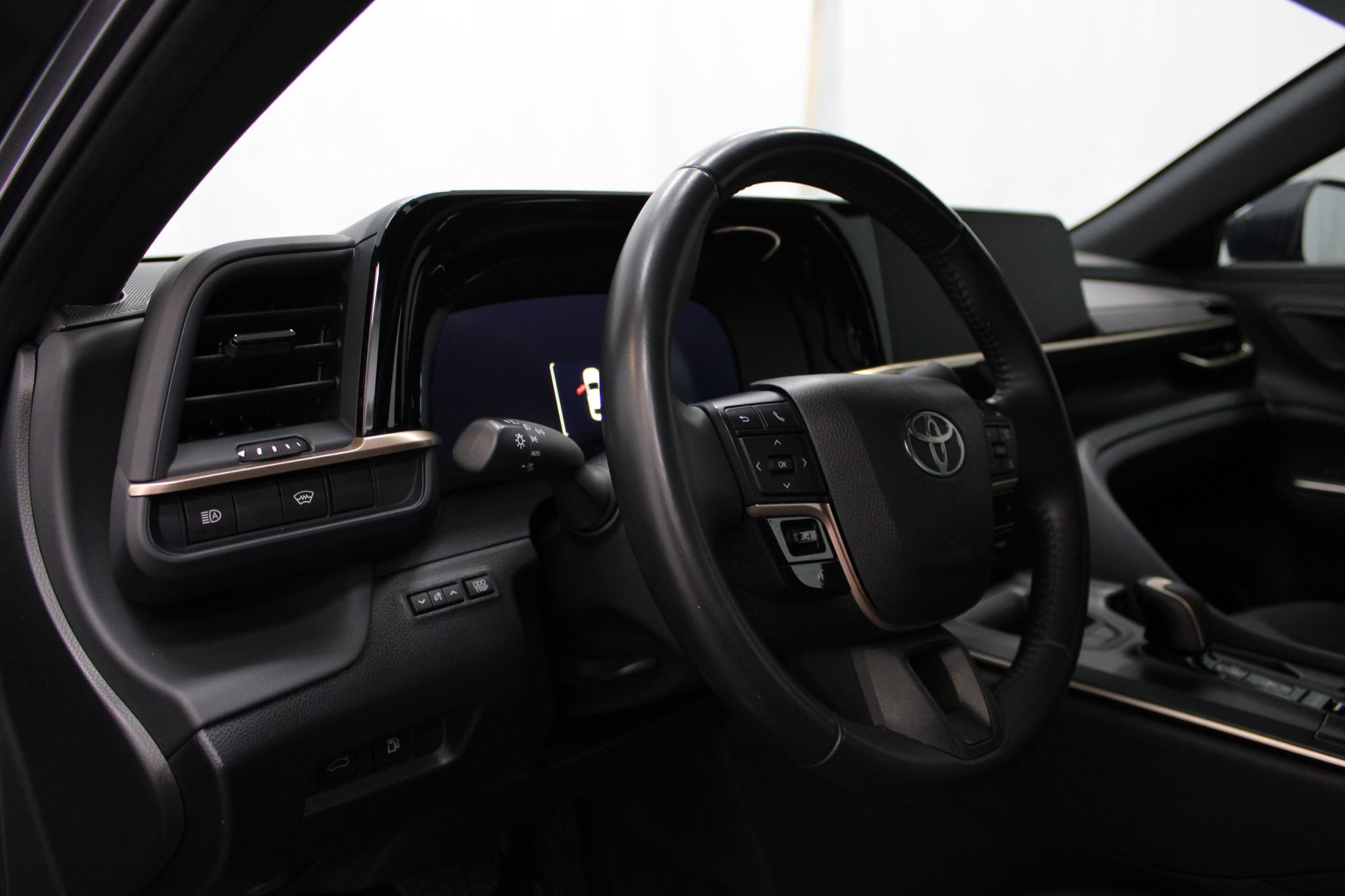 Used 2023 Toyota Crown AWD/4WD image 13