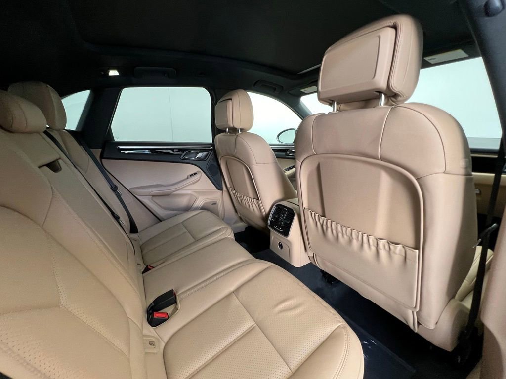 Used 2026 Porsche Macan AWD/4WD image 16