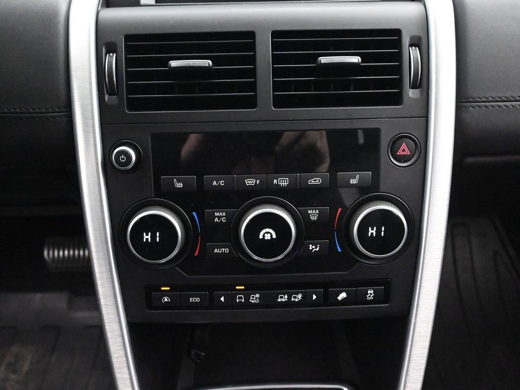 Used 2016 Land Rover Discovery Sport SE image 32
