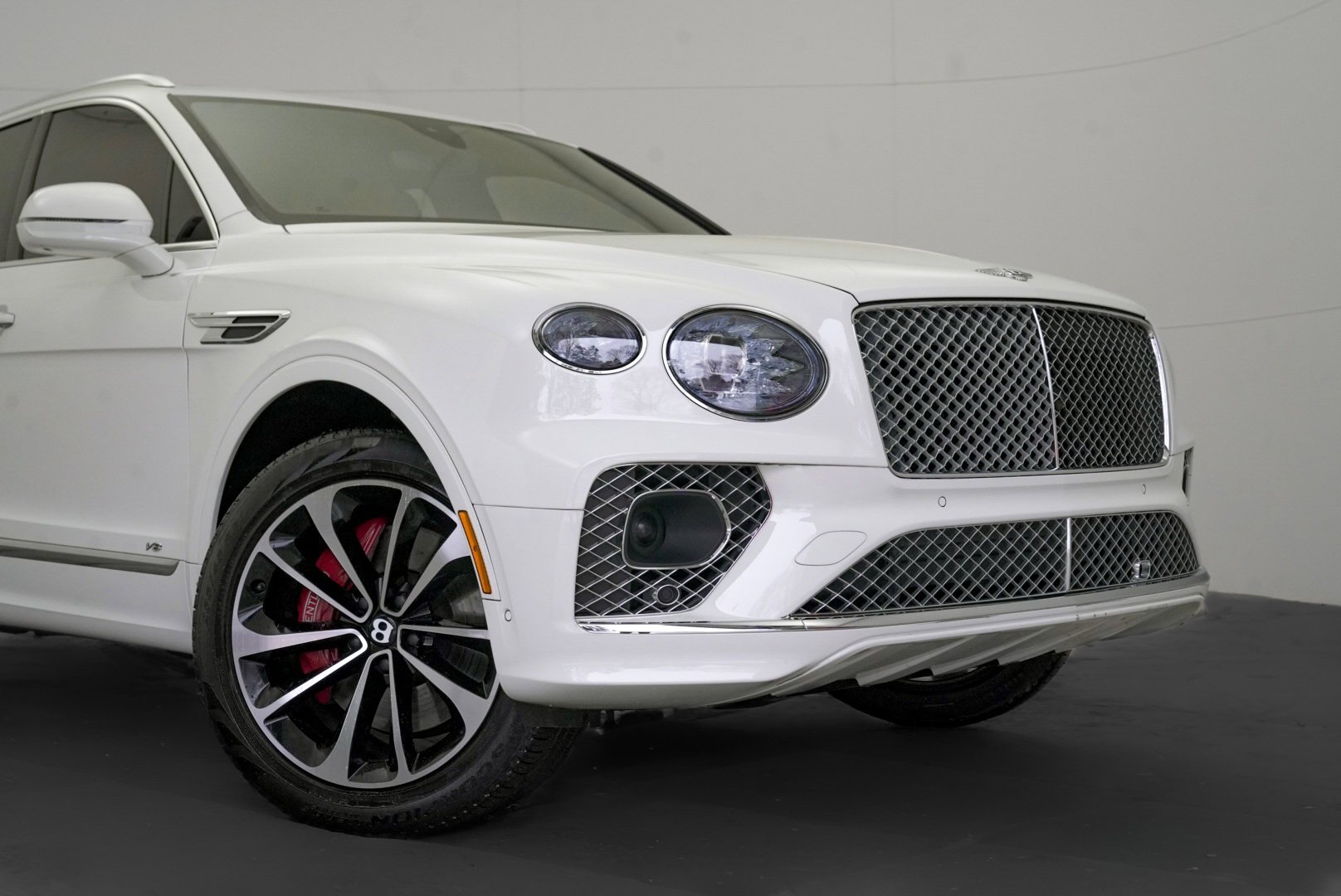 Used 2022 Bentley Bentayga image 71