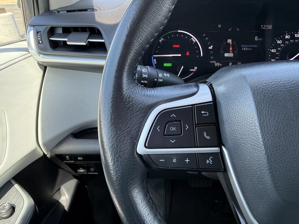 Used 2025 Toyota Sienna XLE FWD image 21