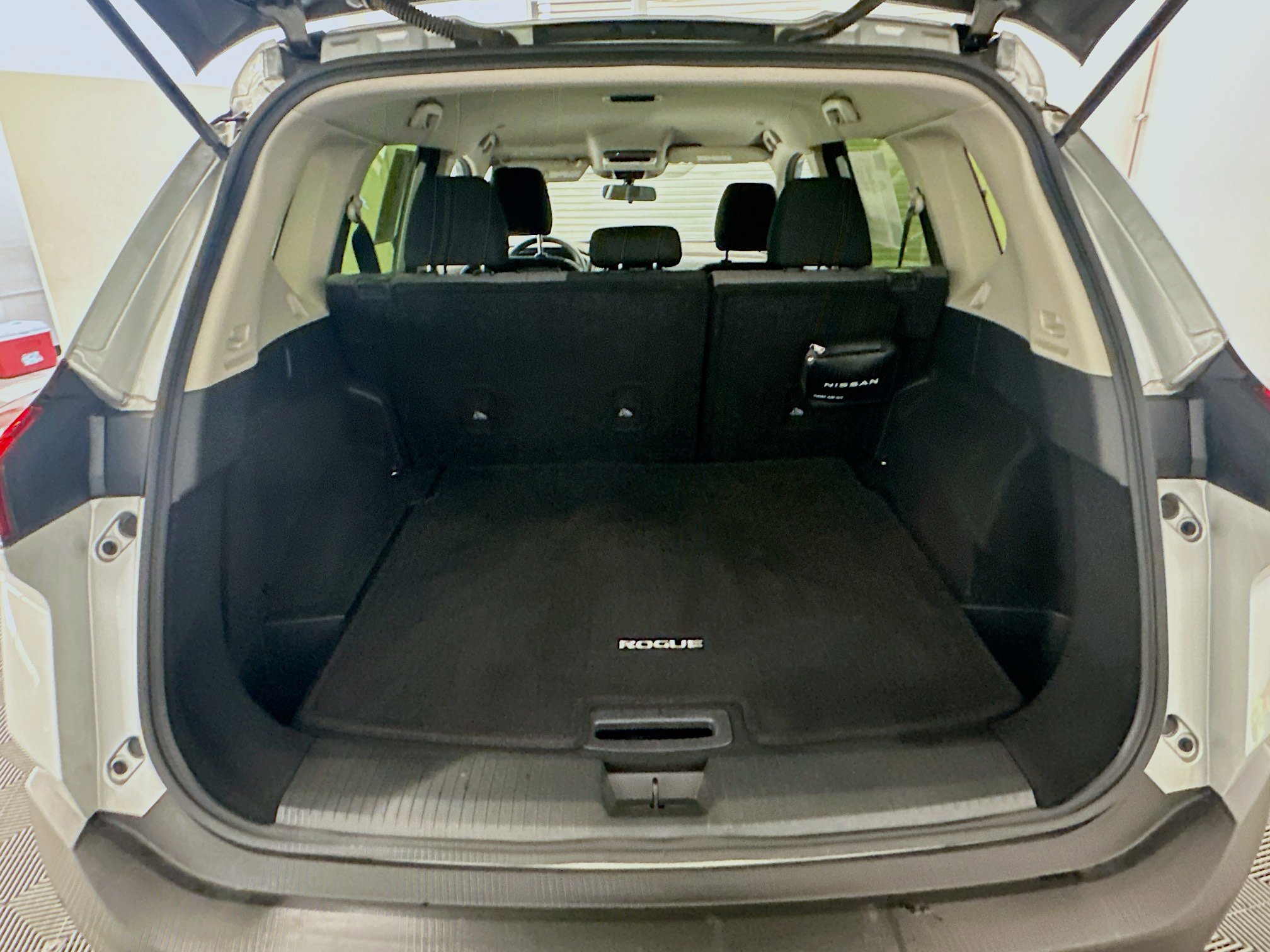 Used 2023 Nissan Rogue SV image 29