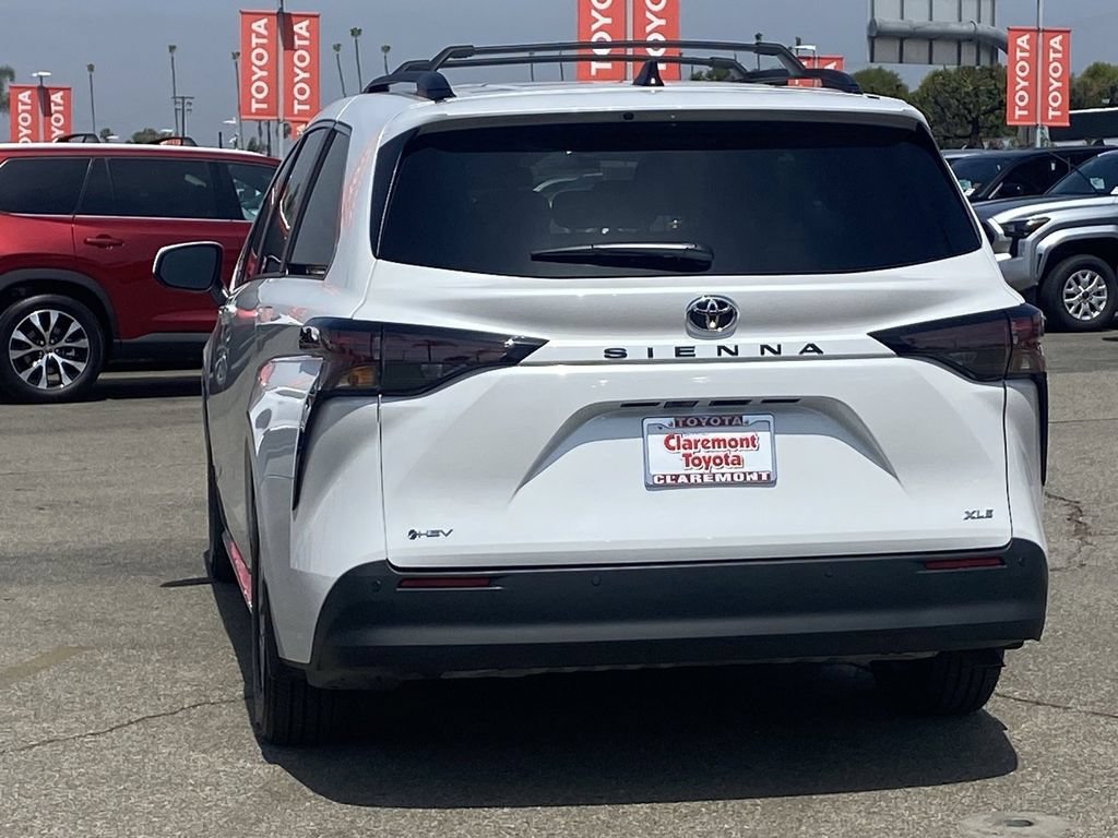 Certified 2026 Toyota Sienna XLE FWD image 41