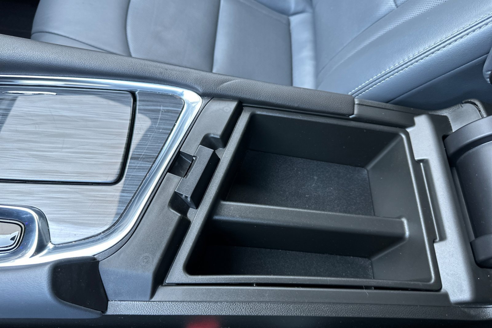 Used 2024 Buick Enclave Premium image 32