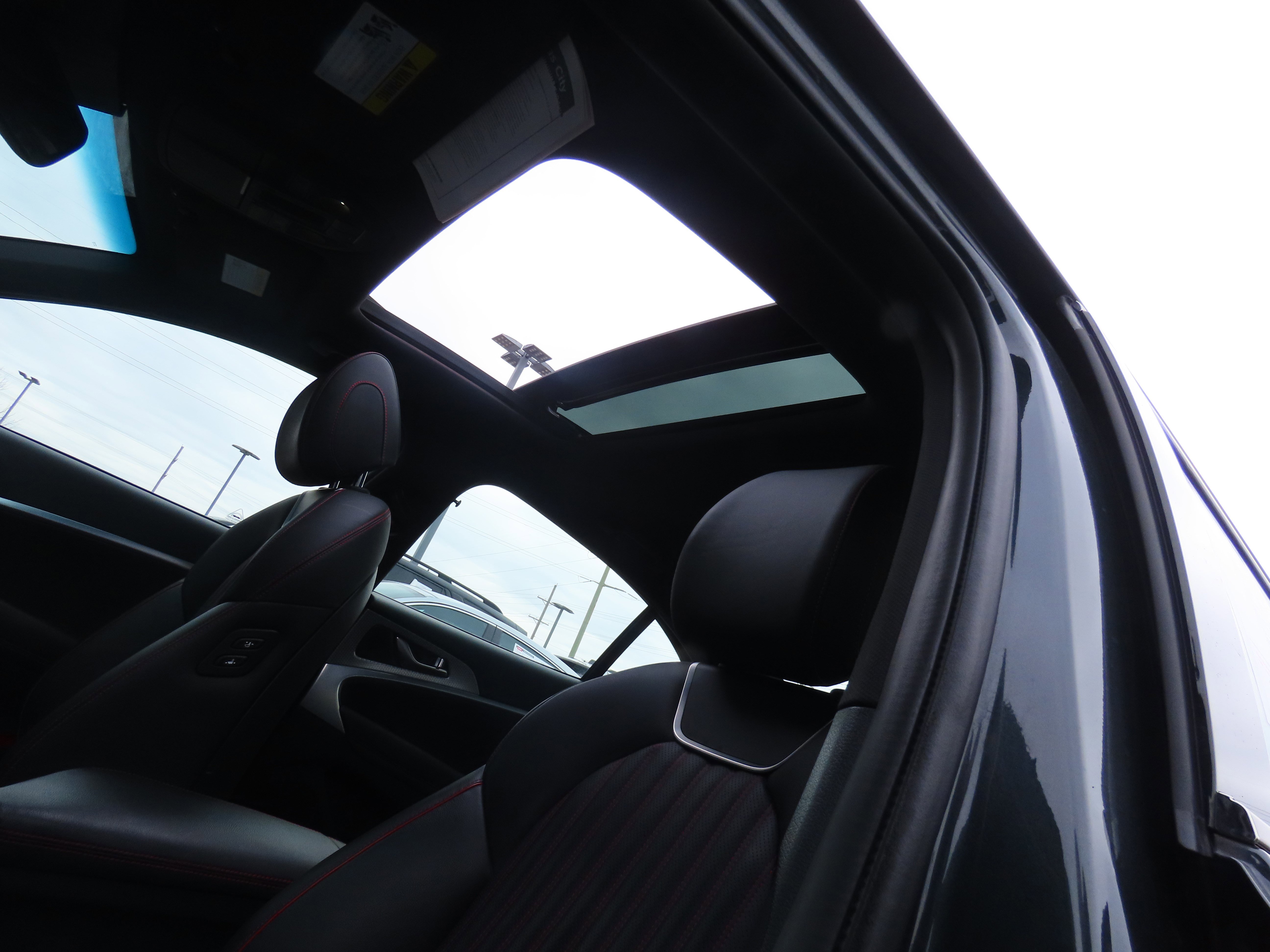 Used 2023 Genesis G70 2.0T w/ Sport Prestige Package image 39