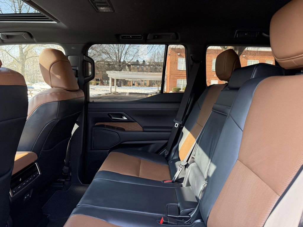 Used 2024 Lexus GX 550 w/ Accessory Package (Z1) image 17