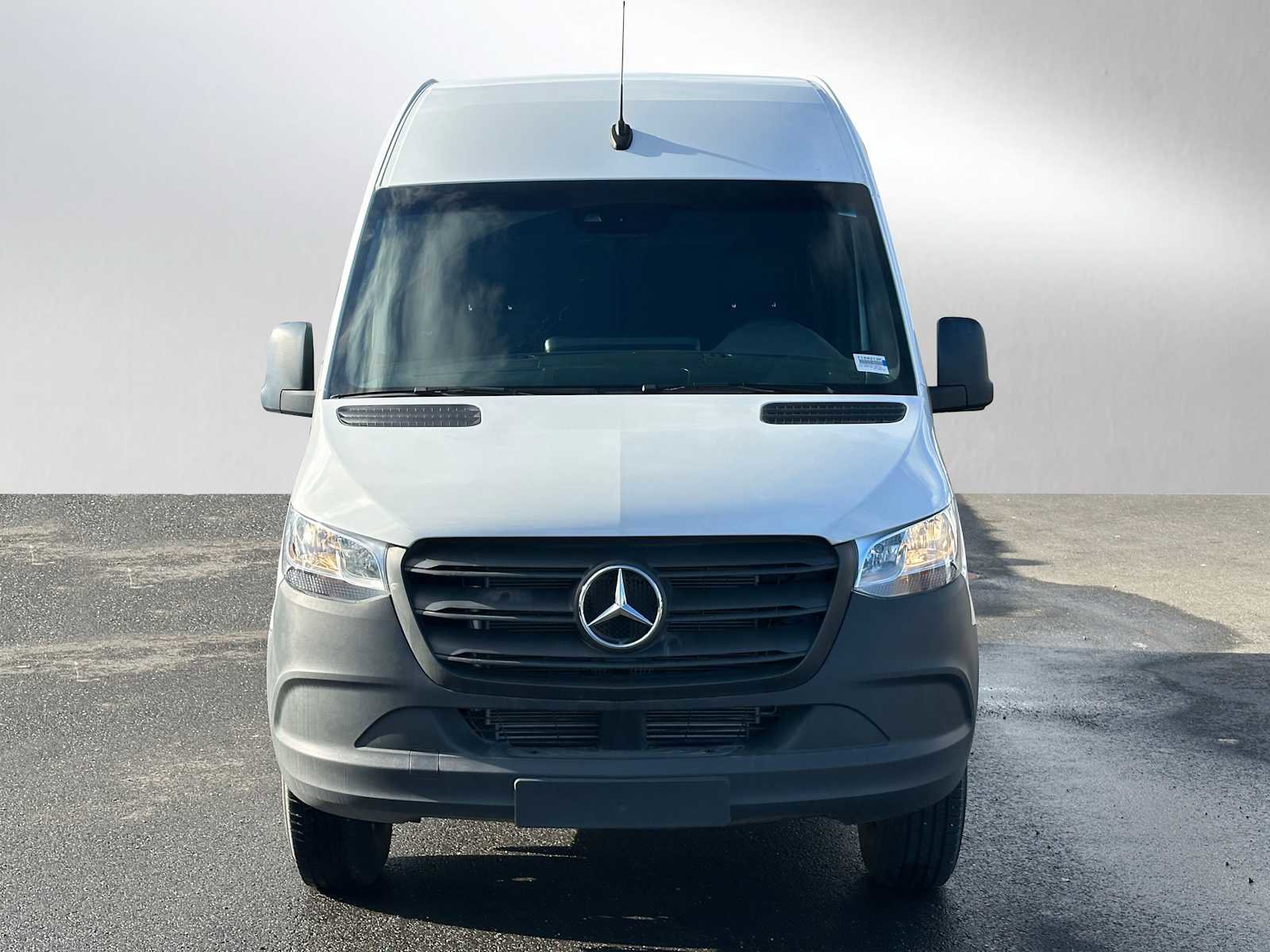 Used 2023 Mercedes-Benz Sprinter 1500 image 8