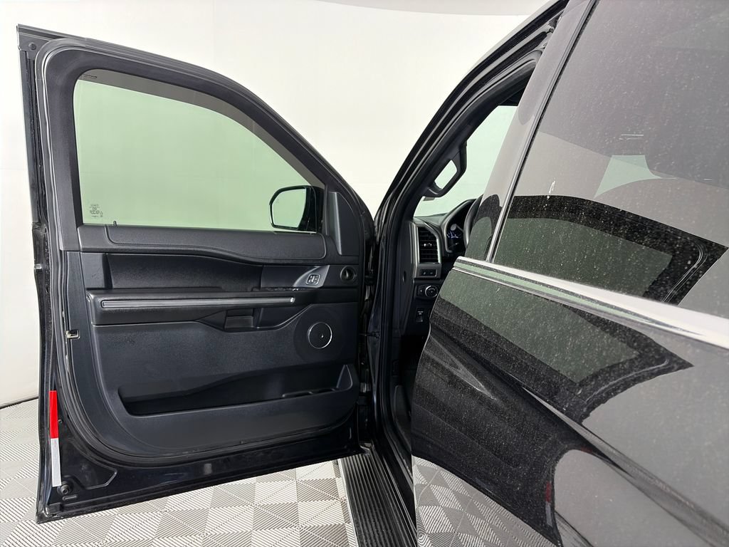 Certified 2019 Ford Expedition XLT w/ Equipment Group 202A AWD/4WD image 10
