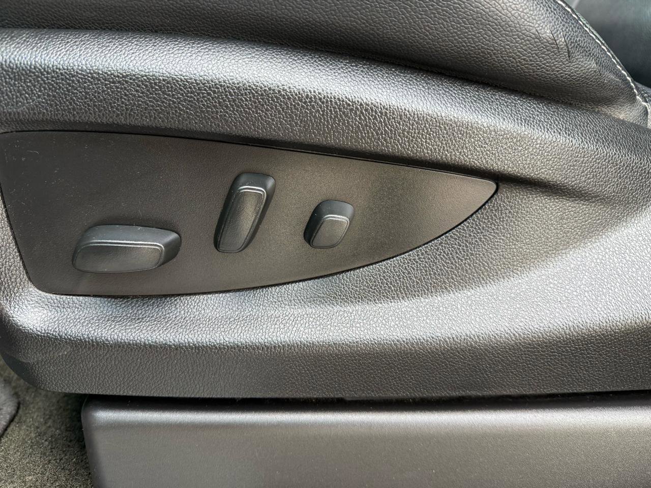 Used 2018 Chevrolet Suburban Premier image 14