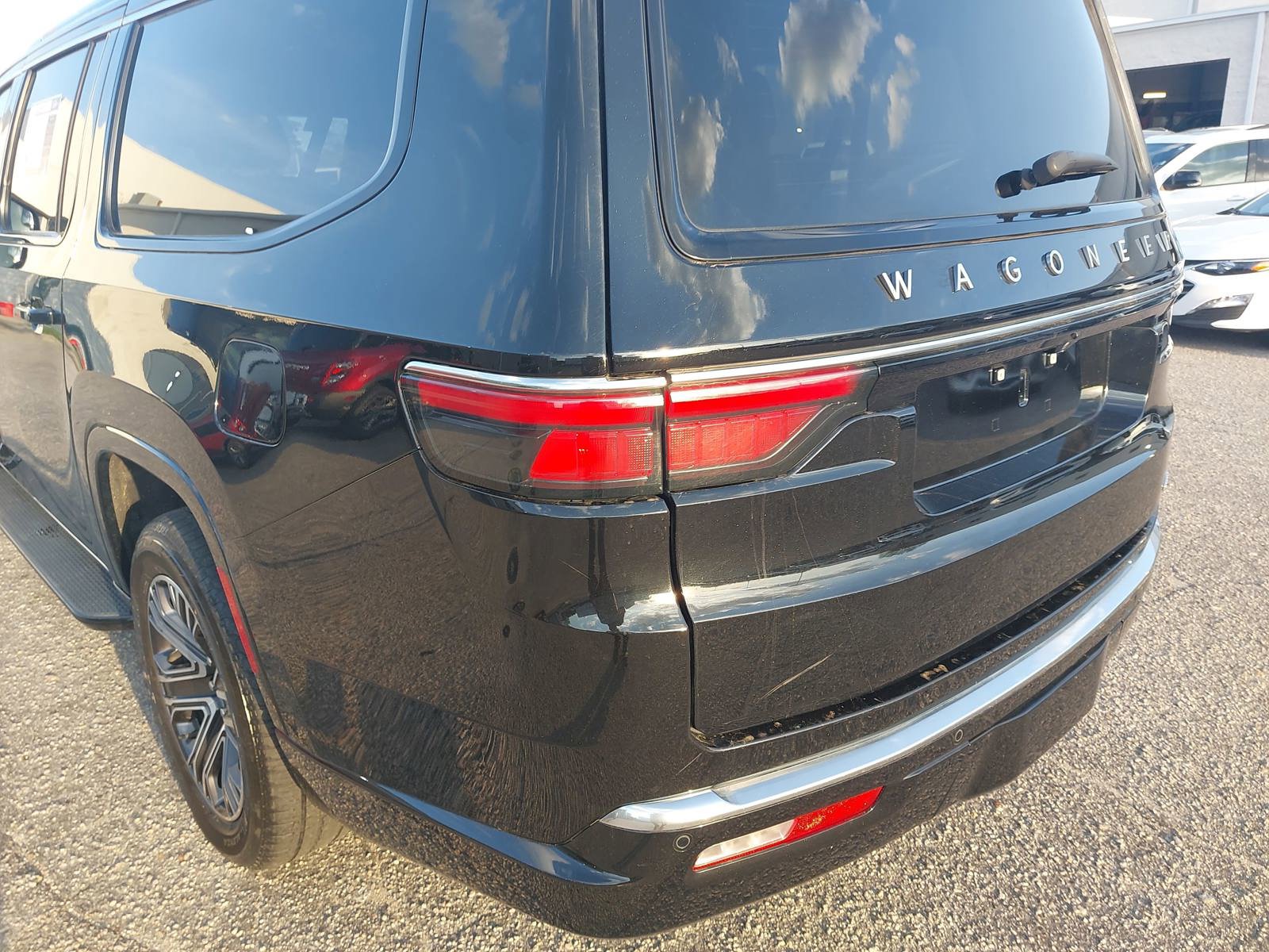 Used 2024 Jeep Wagoneer L Series II image 35