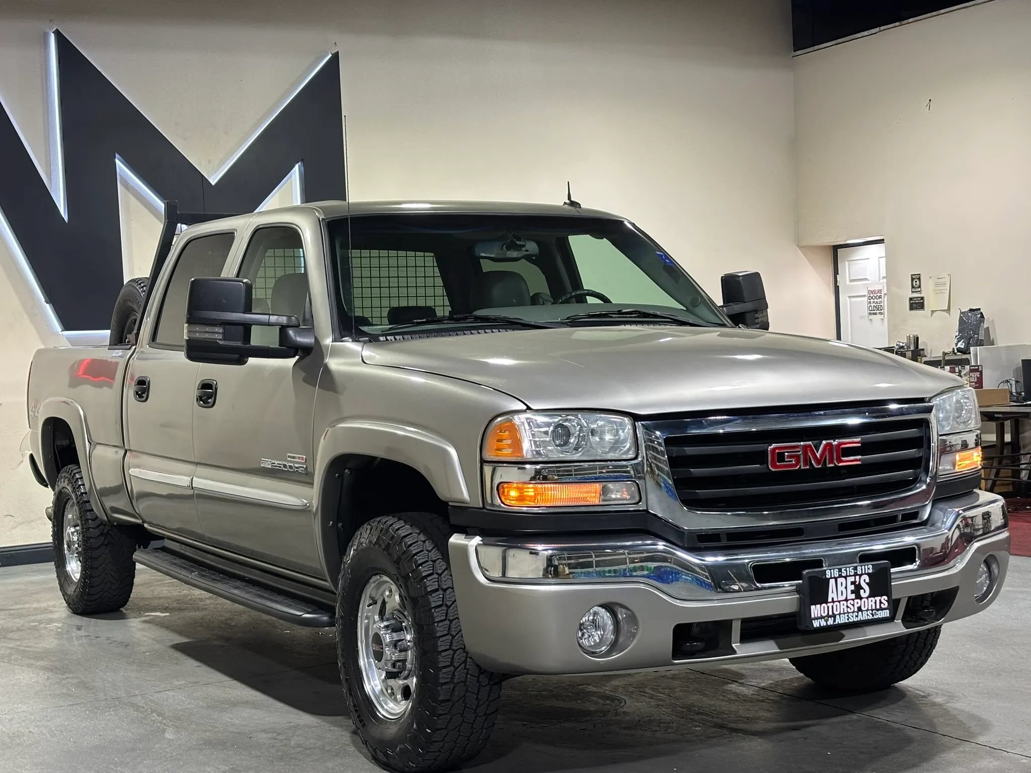 Used 2003 GMC Sierra 2500 SLT w/ SLT Preferred Equipment Group AWD/4WD image 3