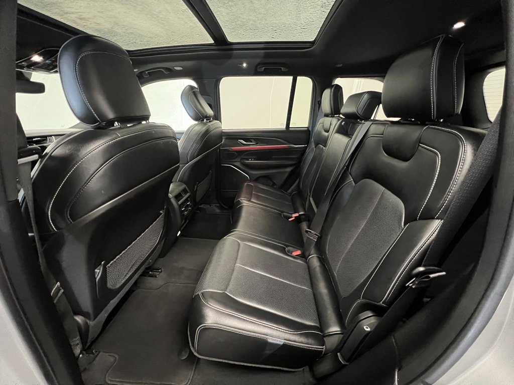 Used 2024 Jeep Grand Cherokee Overland image 5