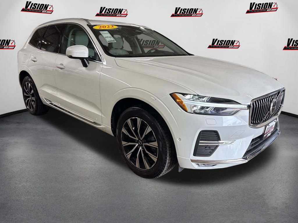 Used 2023 Volvo XC60 B5 Plus w/ Climate Package AWD/4WD image 3