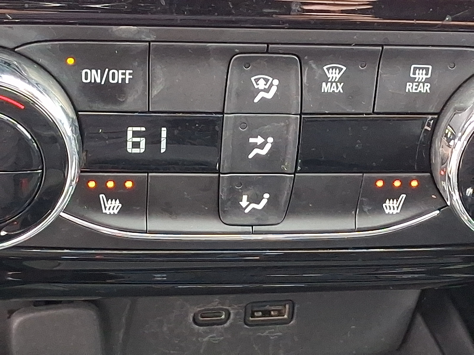 Used 2024 Chevrolet Trax LT w/ Sunroof Package FWD image 22