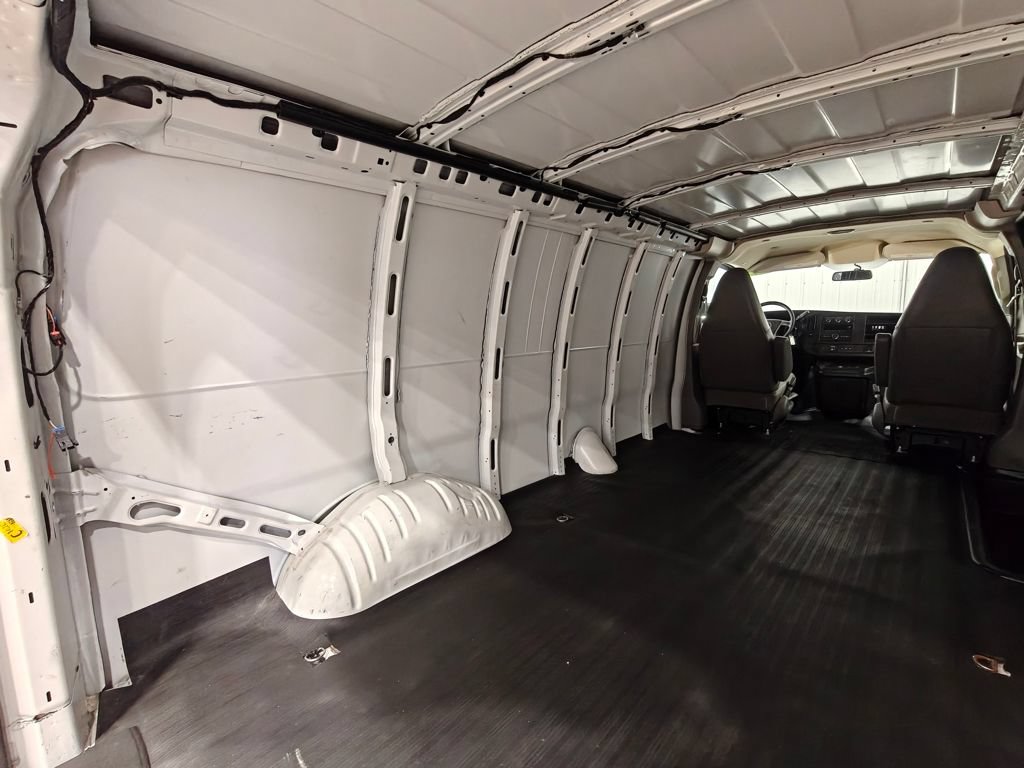 Used 2024 GMC Savana 3500 Extended RWD image 27