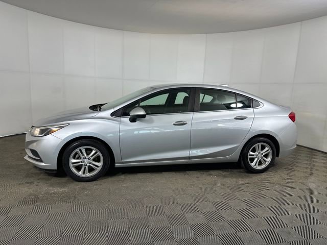 Used 2018 Chevrolet Cruze LT w/ Convenience Package image 6