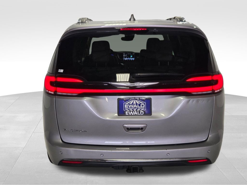 Used 2021 Chrysler Pacifica Touring-L w/ Uconnect Theater Family Group FWD image 24
