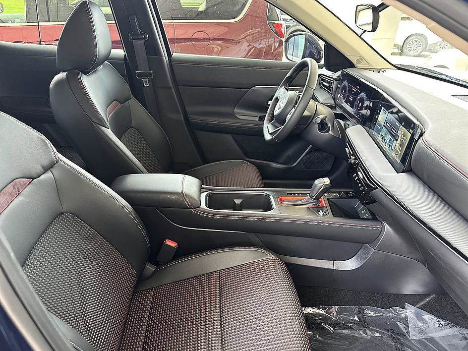 Certified 2025 Nissan Kicks SR FWD image 19