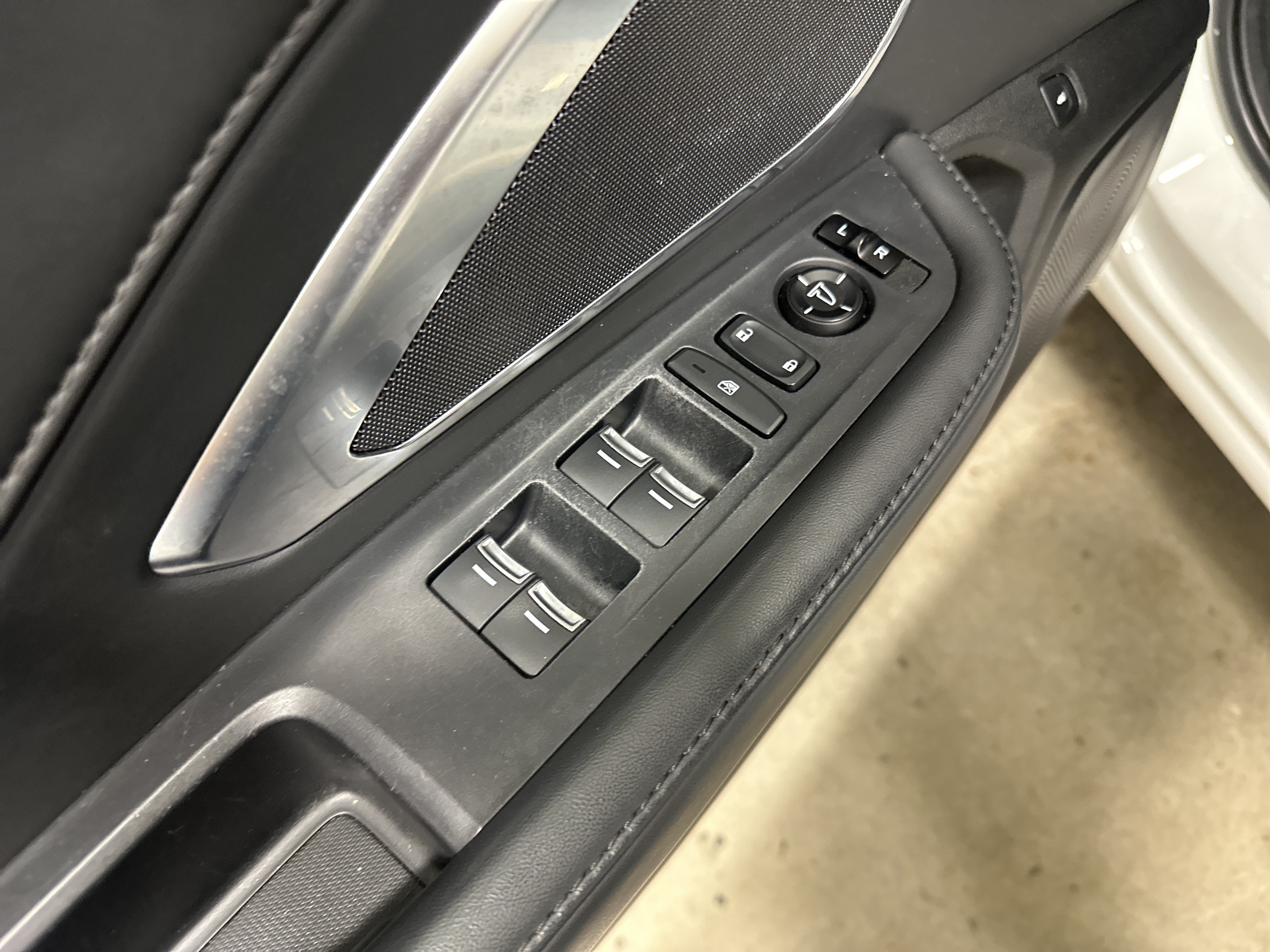 Used 2020 Acura RDX SH-AWD image 15
