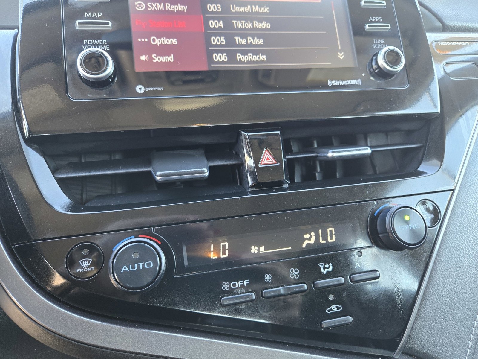 Used 2024 Toyota Camry SE image 15