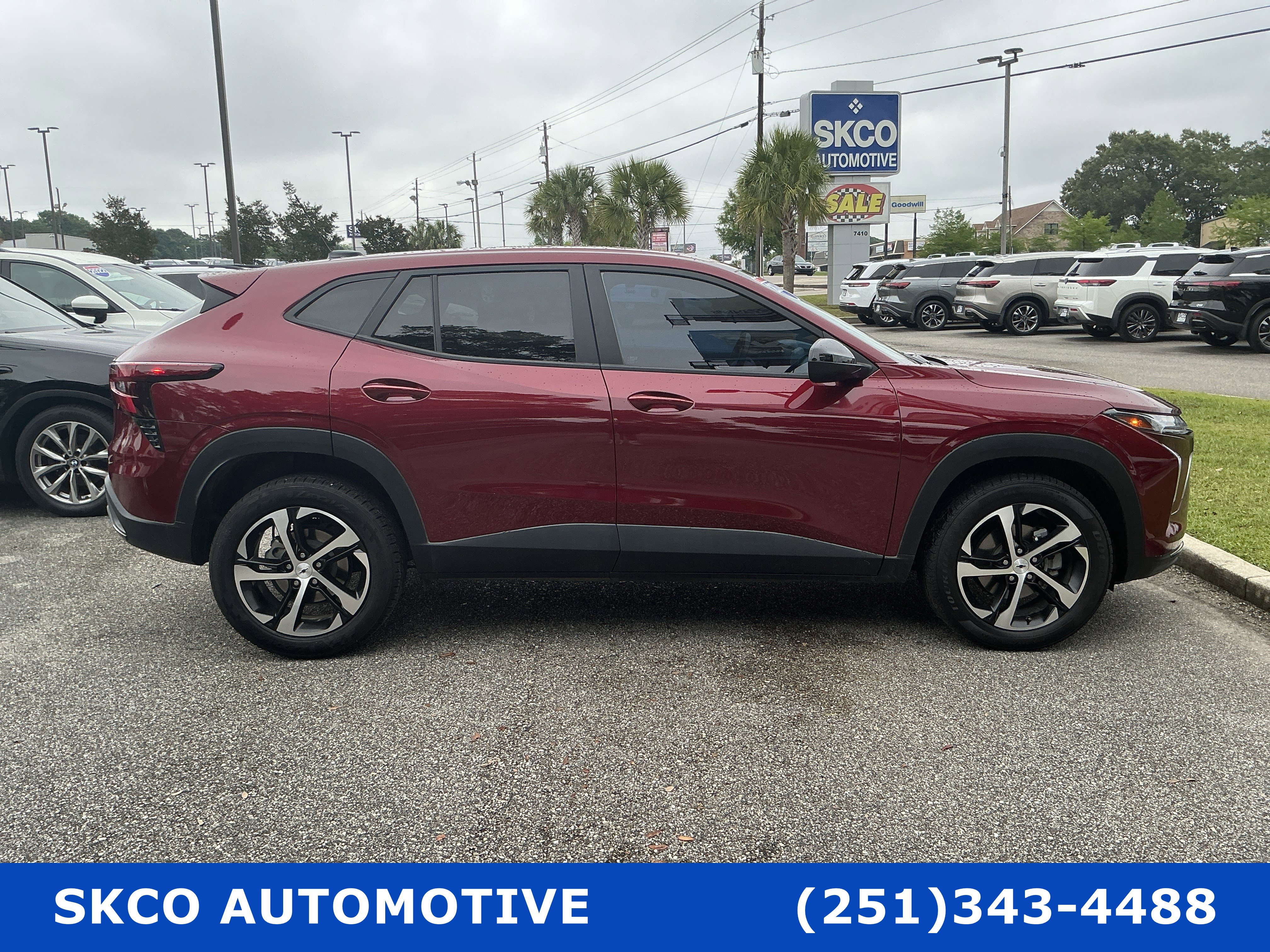 Used 2024 Chevrolet Trax RS FWD image 6