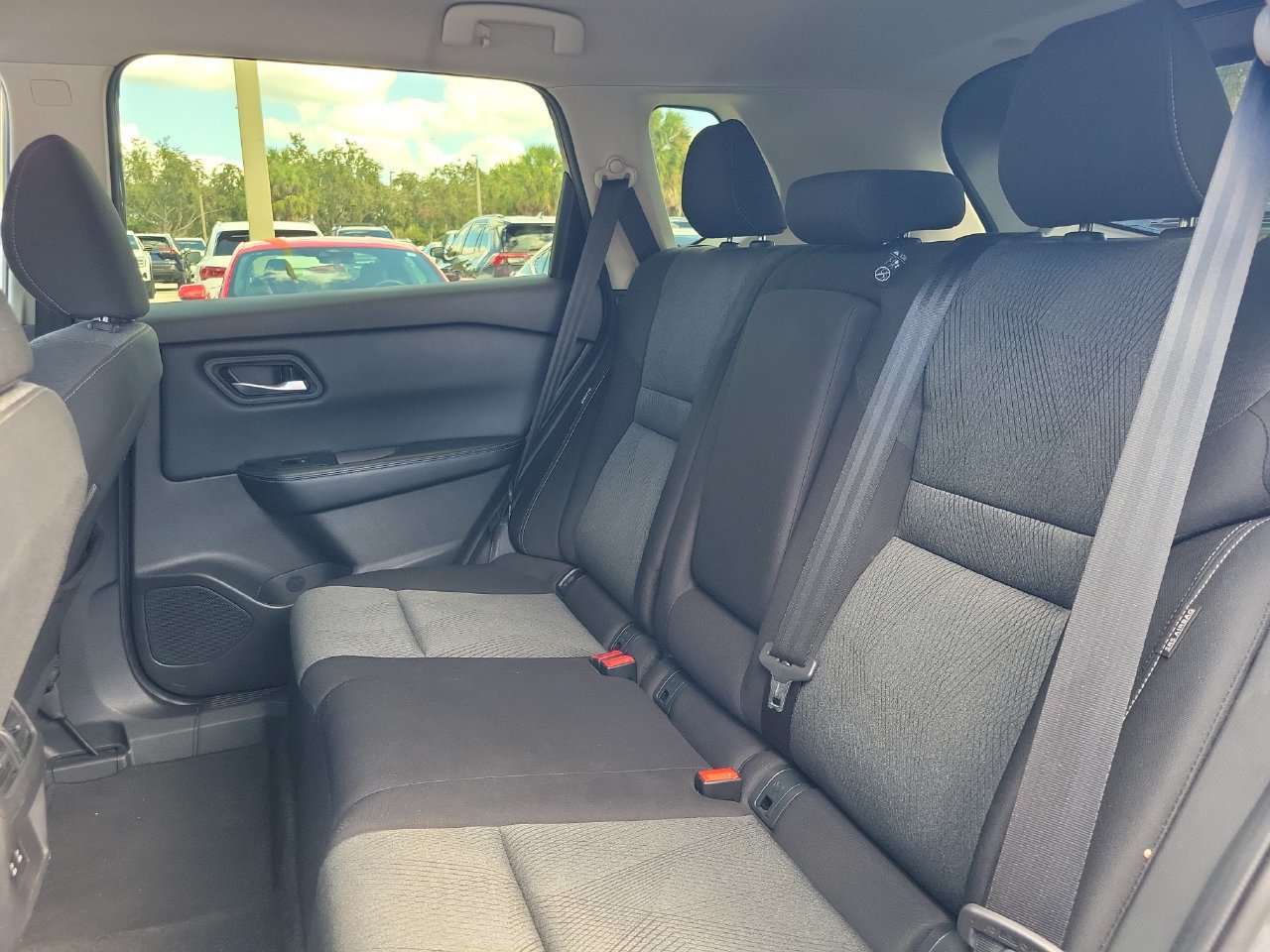 Used 2025 Nissan Rogue SV FWD image 9