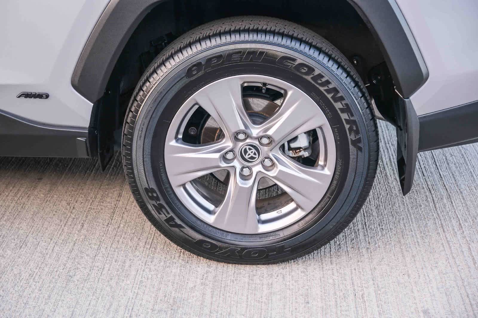 Certified 2025 Toyota RAV4 LE AWD/4WD image 9