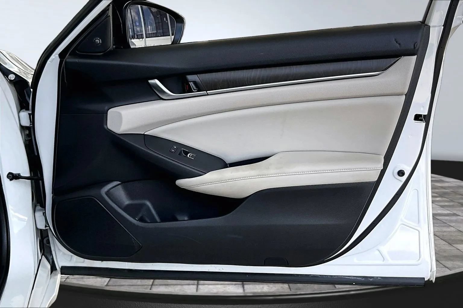 Used 2018 Honda Accord EX-L image 25