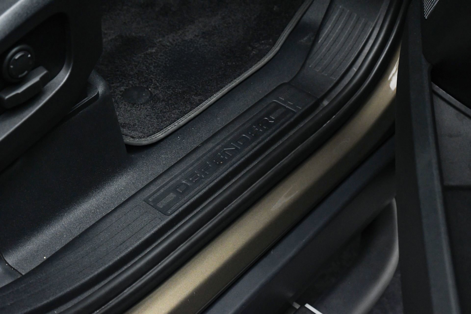 Used 2024 Land Rover Defender 110 S image 41