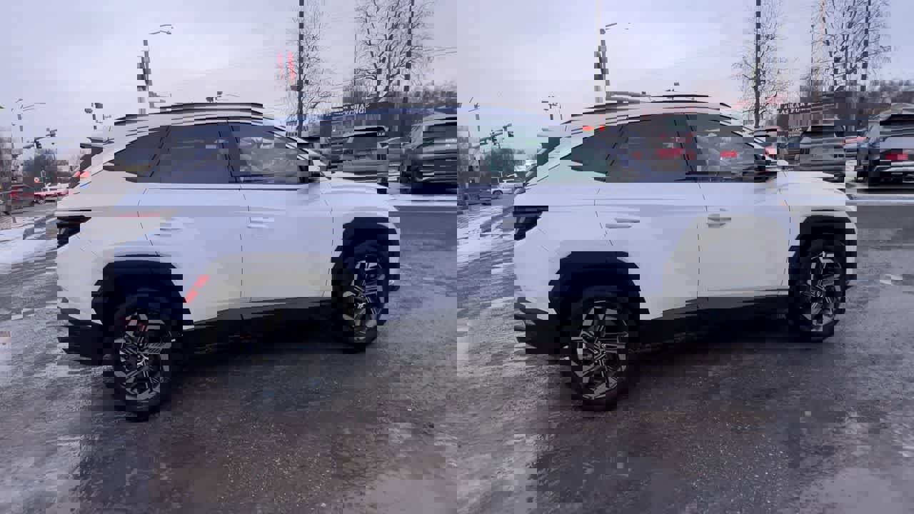 Used 2022 Hyundai Tucson Limited w/ Cargo Package AWD/4WD image 9