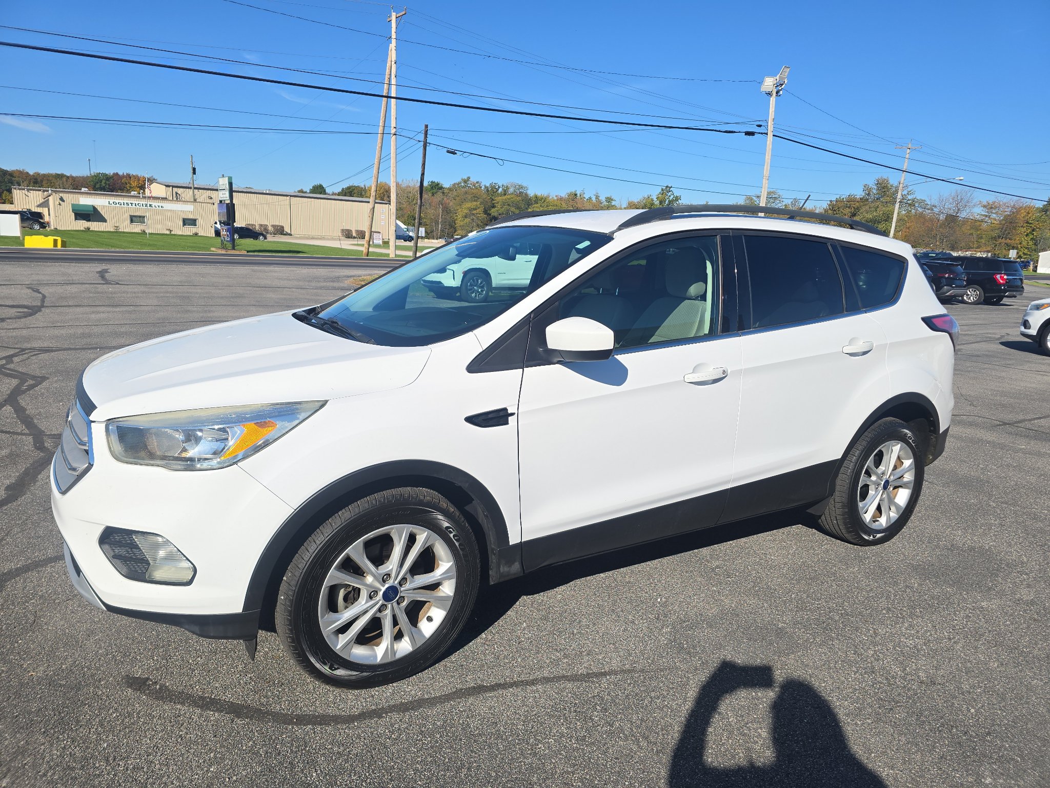 Used 2018 Ford Escape SE w/ Ford Safe & Smart Package FWD image 2