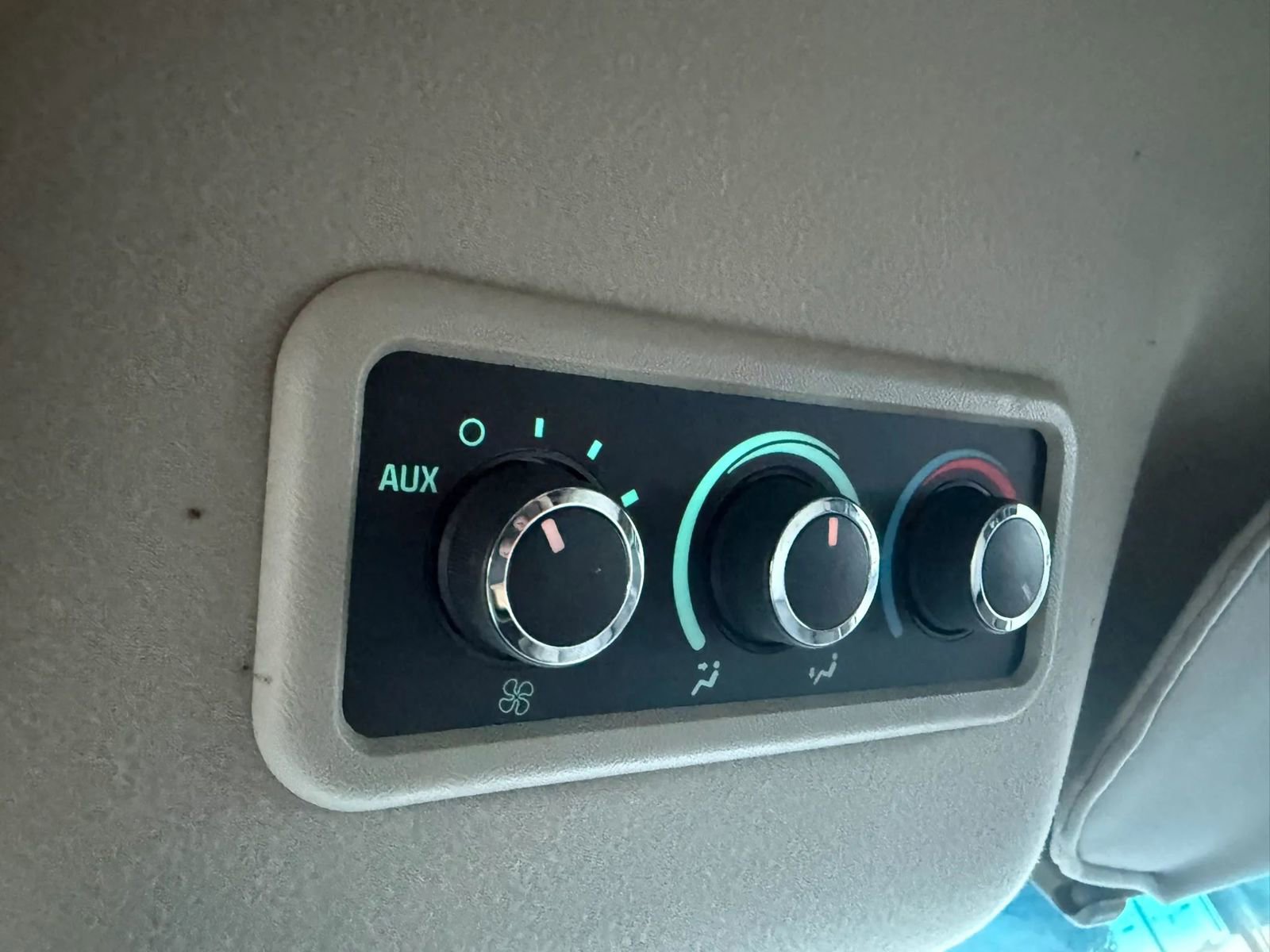 Used 2018 Chevrolet Express 2500 LT w/ LT Preferred Equipment Group RWD image 16