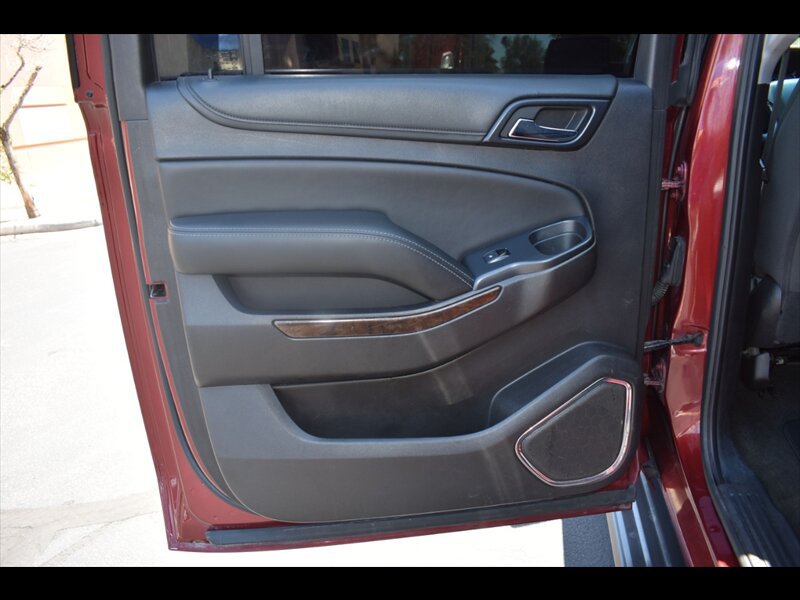 Used 2017 Chevrolet Suburban LS RWD image 21