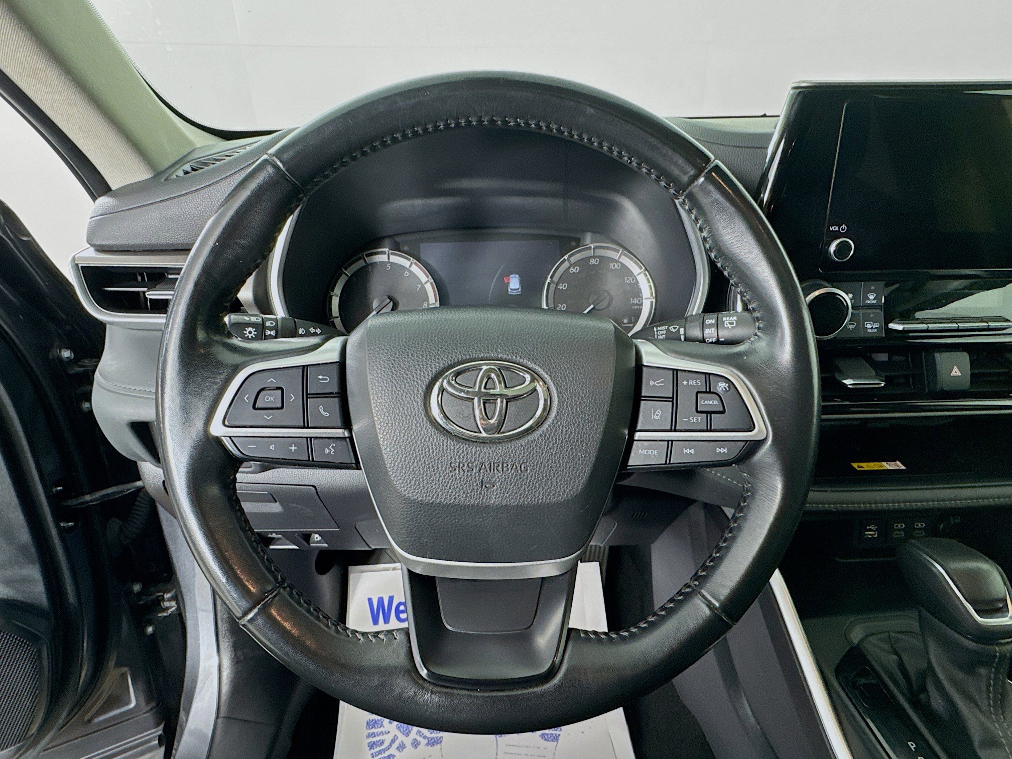 Used 2023 Toyota Highlander XLE AWD/4WD image 11