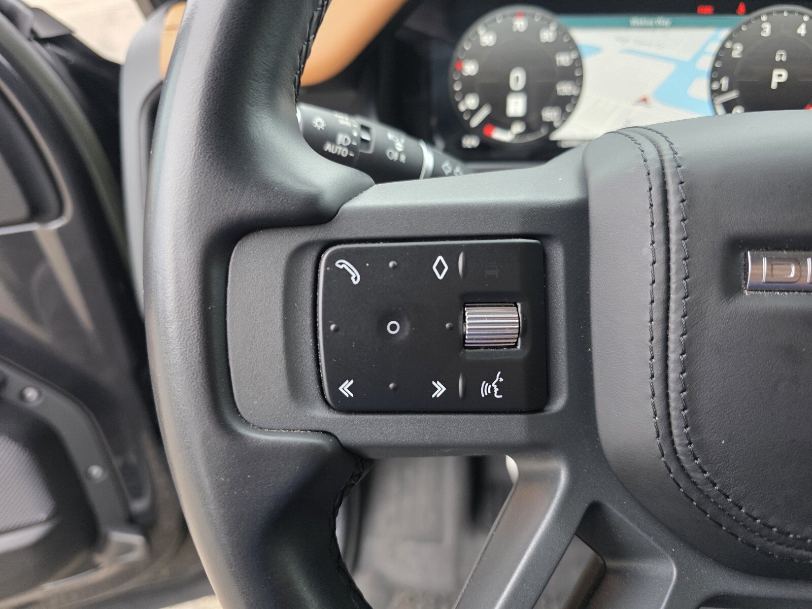 Used 2023 Land Rover Defender 110 X AWD/4WD image 17