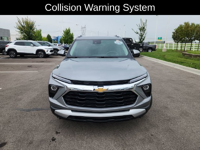 Used 2025 Chevrolet TrailBlazer LT AWD/4WD image 2