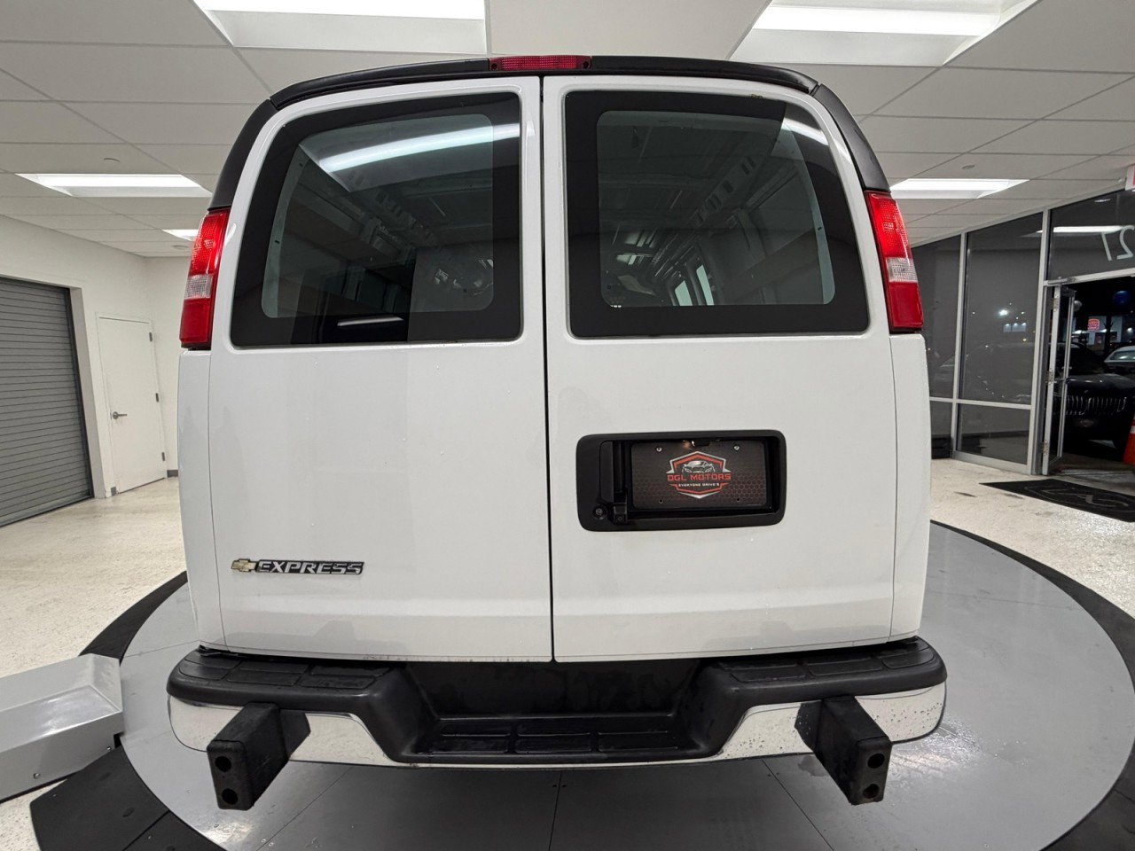 Used 2023 Chevrolet Express 2500 w/ Driver Convenience Package image 6