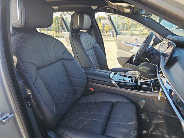 New 2025 BMW i7 xDrive60 w/ Premium Package image 10
