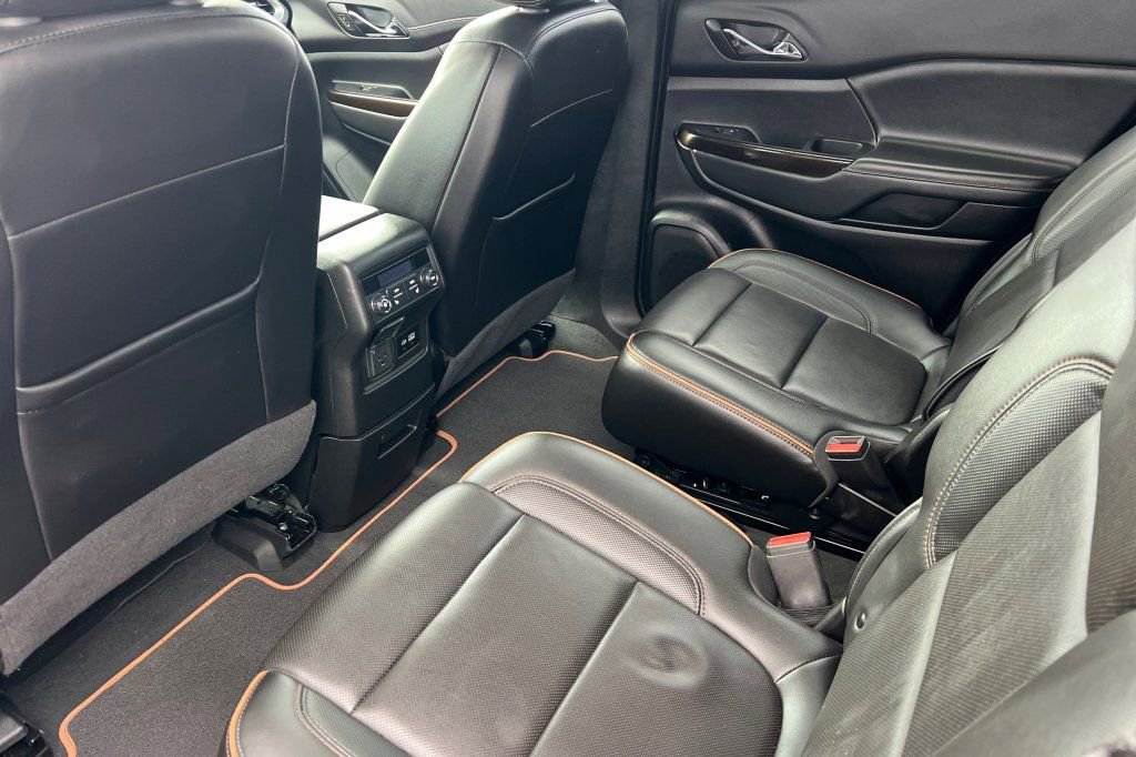 Certified 2023 GMC Acadia AT4 w/ Preferred Package image 9