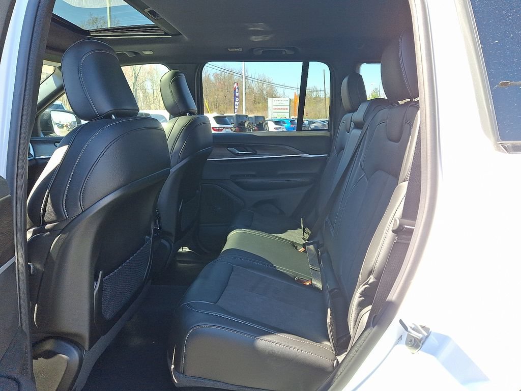 New 2026 Jeep Grand Cherokee Altitude AWD/4WD image 7
